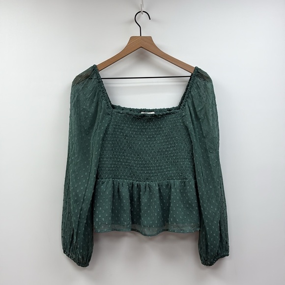 Elegant Green Smocked Women's Top - Picture 3 of 8